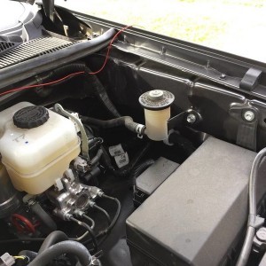 2014 6-speed 4x4 OR Clutch fluid reservoir