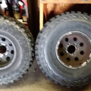 99 tacoma 35's