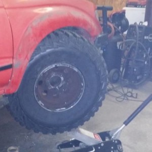 99 tacoma 35's