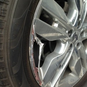 2014 Ford Edge 20" Wheel Damage