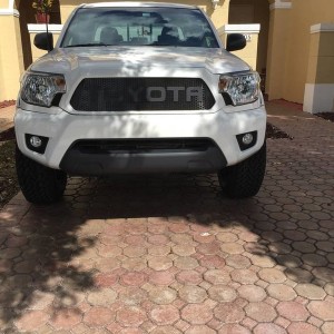 Super White Tacoma SCS SR8 General Grabber AT2
