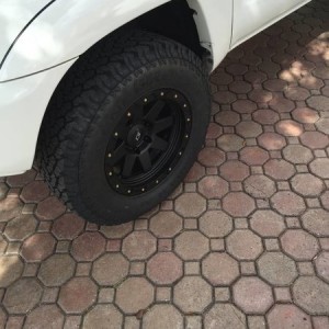 Super White Tacoma SCS SR8 General Grabber AT2