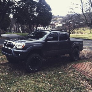 Good friend of mine just got his Toytec/5100 lift on. Looks killer