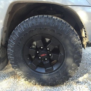 Black FJ Trail Team with 265/75r16