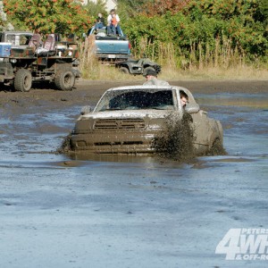 131_0904_06_z+muddy_muddy_xmas+toyota_truck_mud