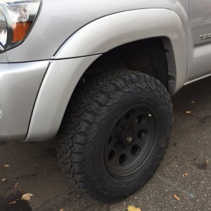 BFG A/T KO2 275/70/17. Procomp 7069.