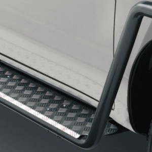 167dm-hilux-accessories-steel-side-step-and-rail-620x349_zps01ab4499