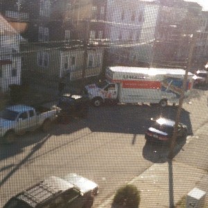 Watching this guy trying to turn a 30ft? Uhaul into a driveway while his wife directs him :popcorn: