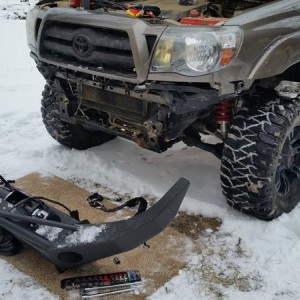 Mounting Smittybilt x2o in a Demello Baja bumper in the snow